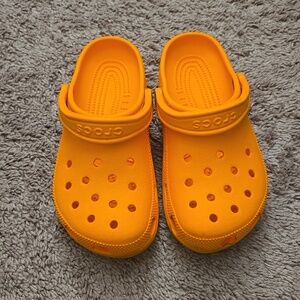 Orange Crocs Comfortable Foam Lightweight Shoes Women Size 6 Unisex